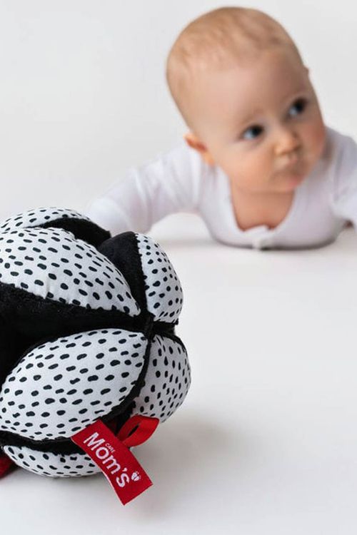 MOM'S CARE Piłka sensoryczna kontrastowa Takane rozmiar ONE SIZE kolor czerwony dla Dziecka