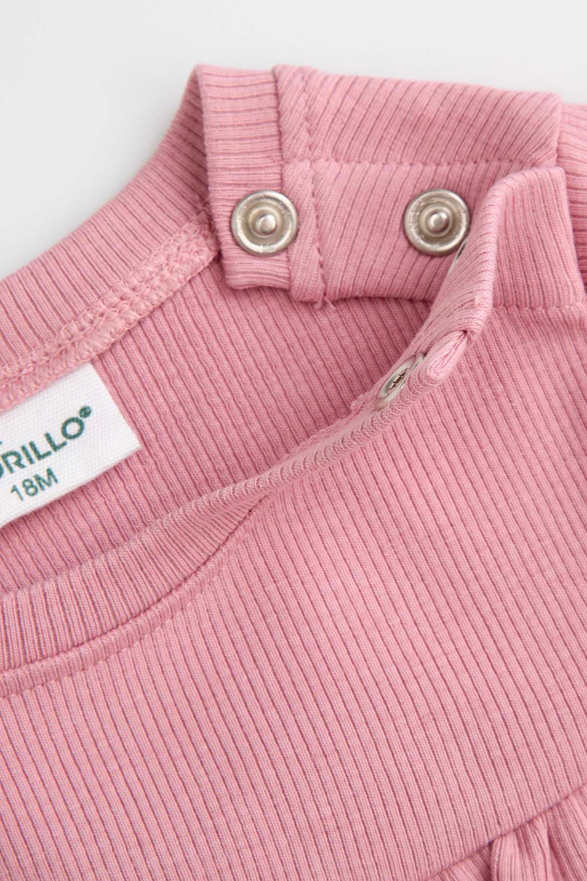 Body prążkowane z długim rękawem różowe z ozdobną falbanką i