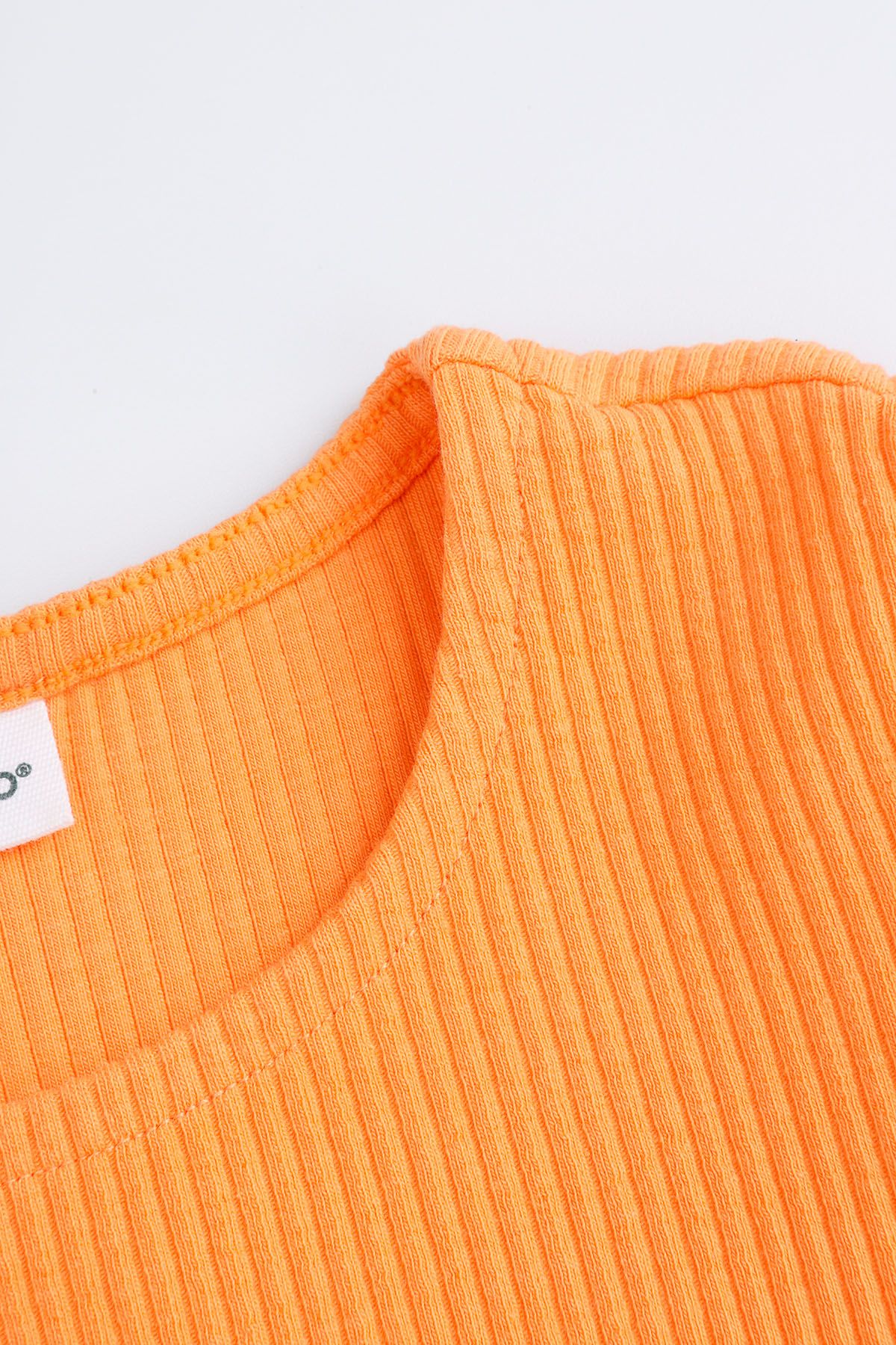 Tシャツ・カットソー TRILLION Washable boucle collar short sleeve knit BRICK ORAN Ribbed short sleeve t-shirt orange with decorative cutouts