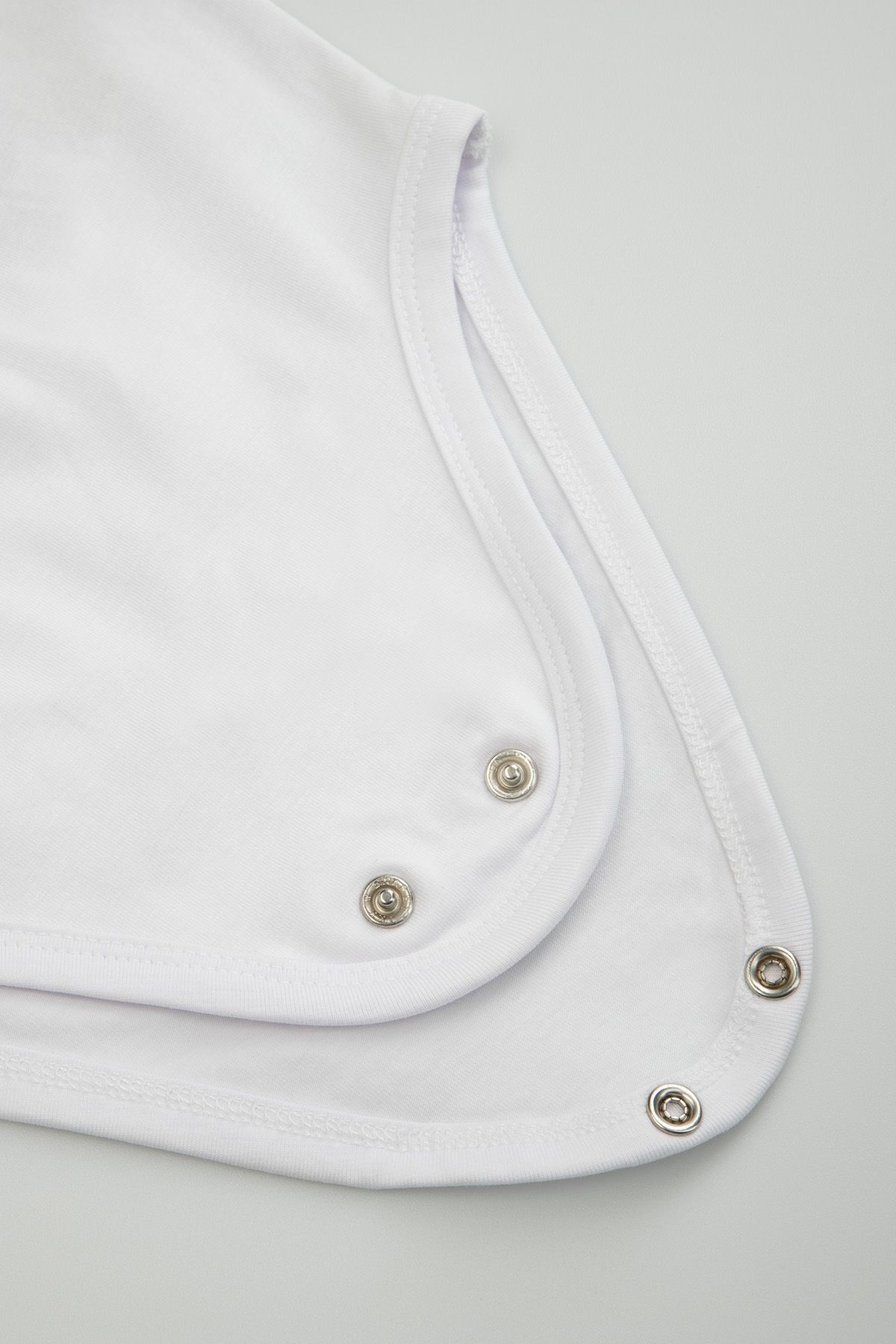 Body z długim rękawem białe z falbankami na ramionach