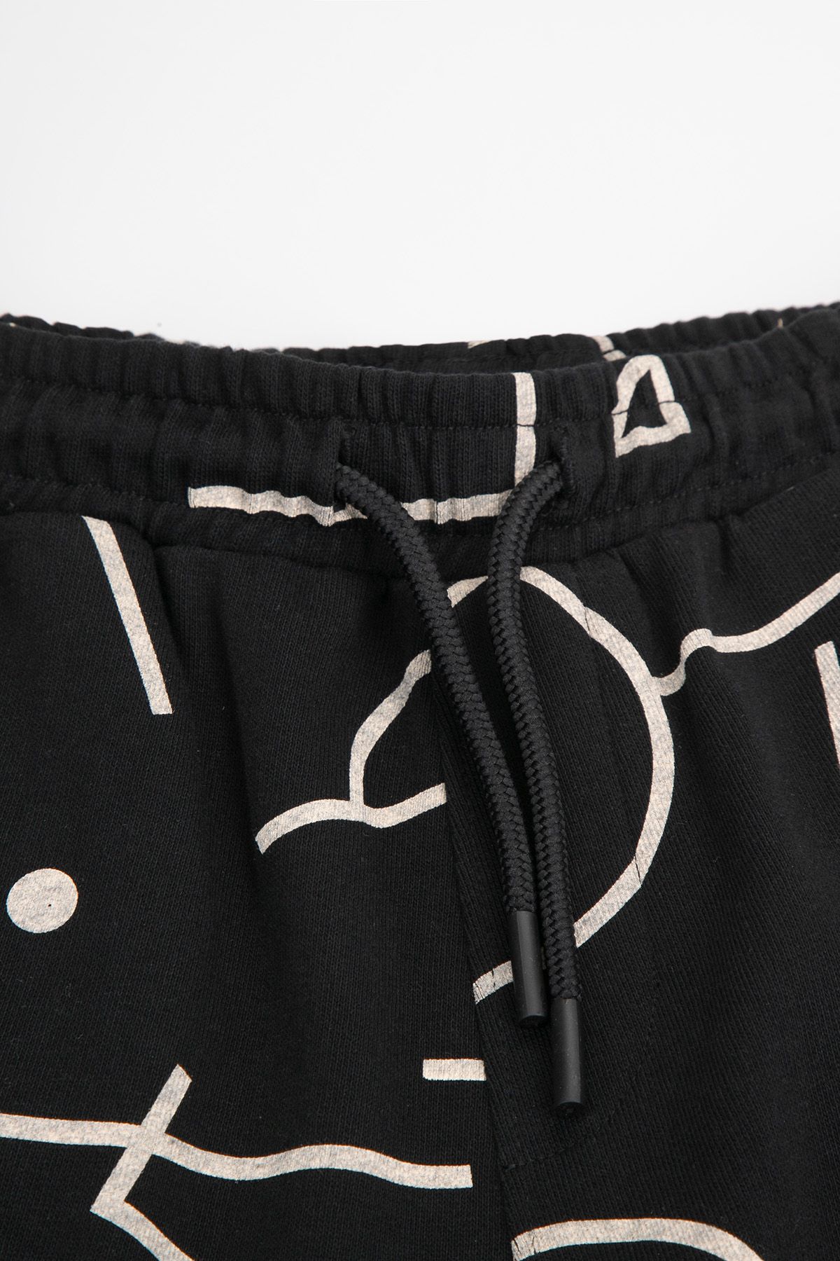 LCDC ♥ PRINTED BERMUDA SWEATPANTS /追跡付 Sweatpants black with contrasting print, REGULAR cut
