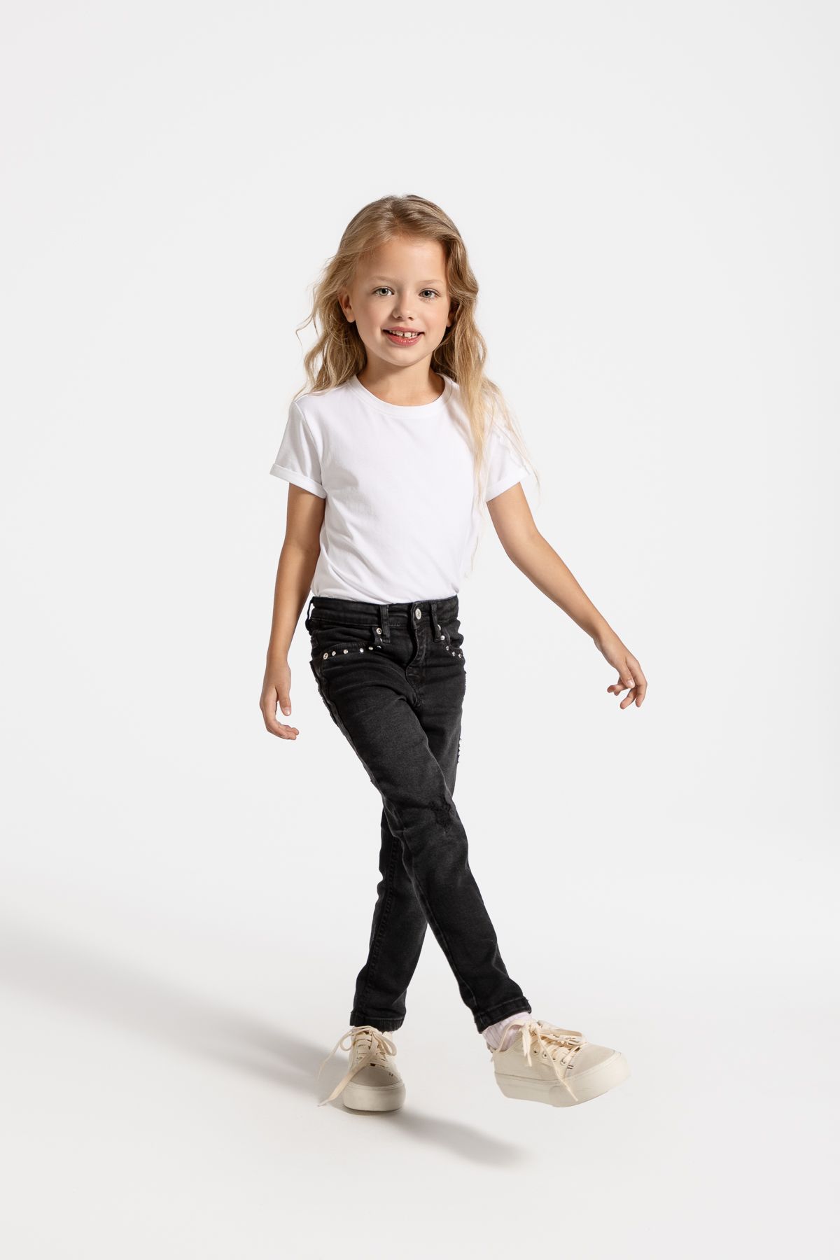 Spodnie jeansowe czarne ze zwężaną nogawką, SLIM LEG