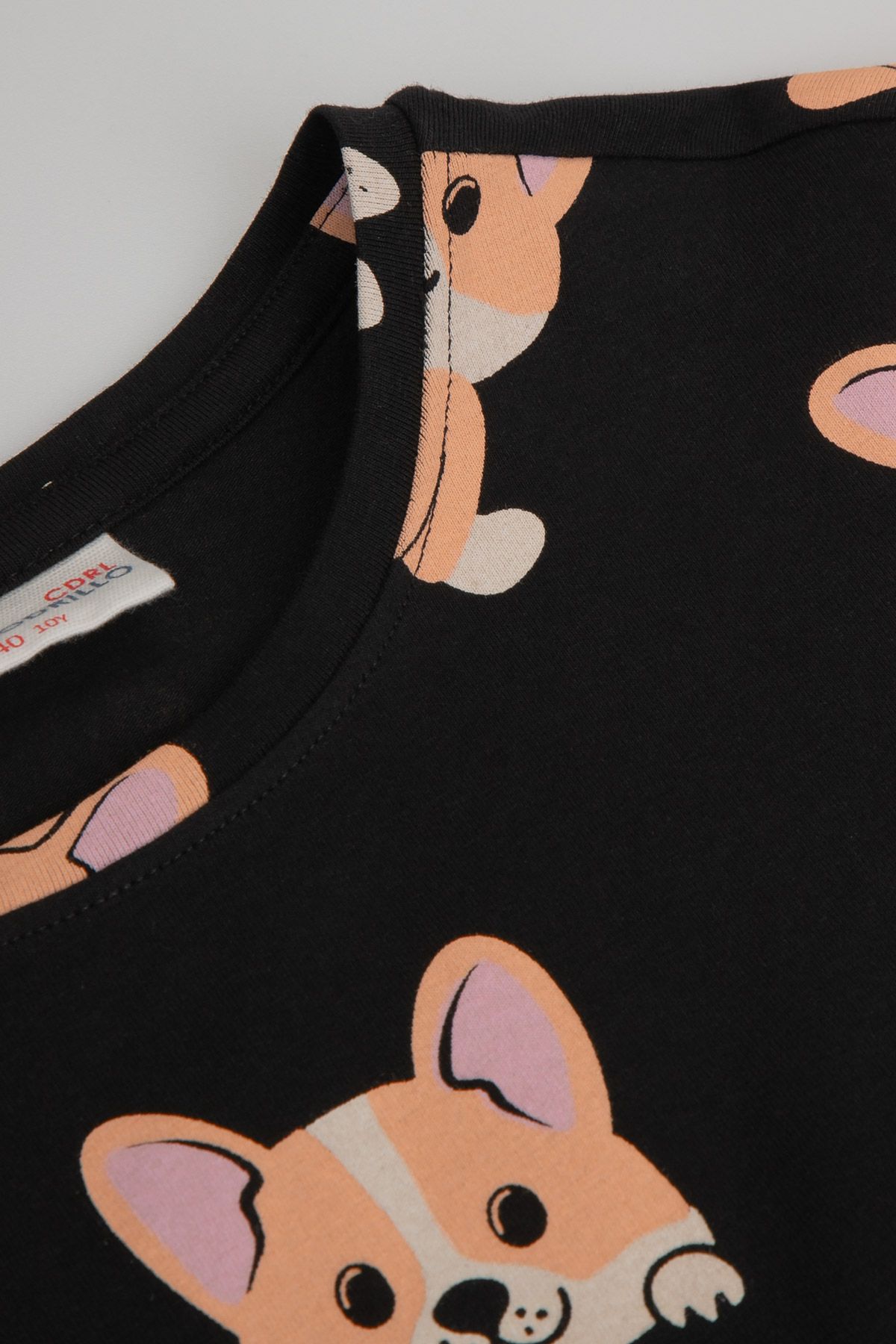 Tibi/ティビ　CUTOUT SLEEVE MARLONブレザー T-shirt z długim rękawem czarny z printem w pieski - Coccodrillo