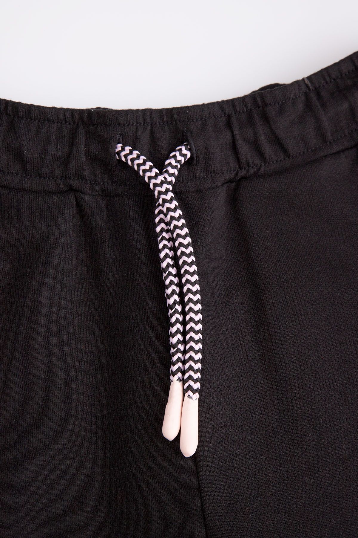 Spodnie dresowe czarne cargo z wiązaniem w pasie - Coccodrillo