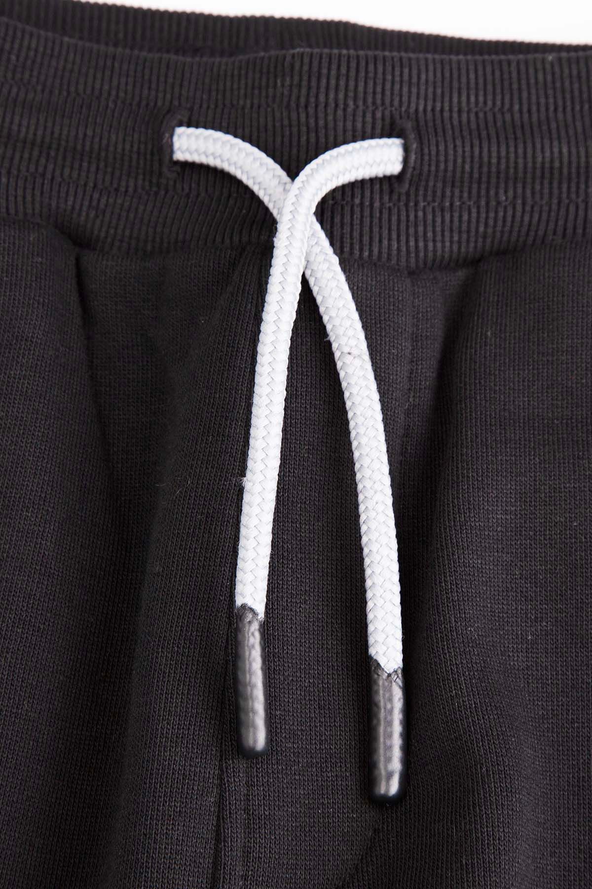 user_8bd3aa1aページ Spodnie dresowe czarne ocieplane z kieszeniami o fasonie REGULAR