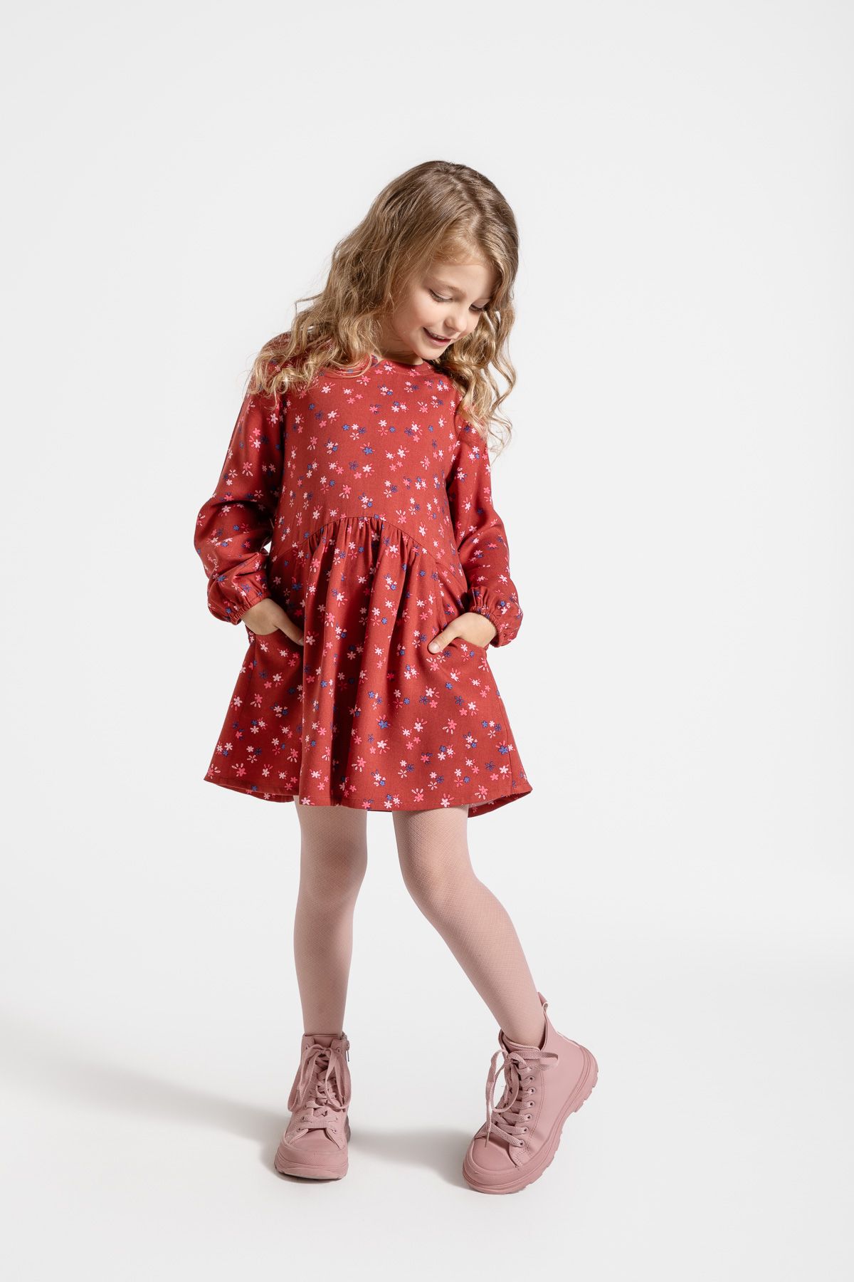 Sukienka tkaninowa wielokolorowa z nadrukiem kwiatów