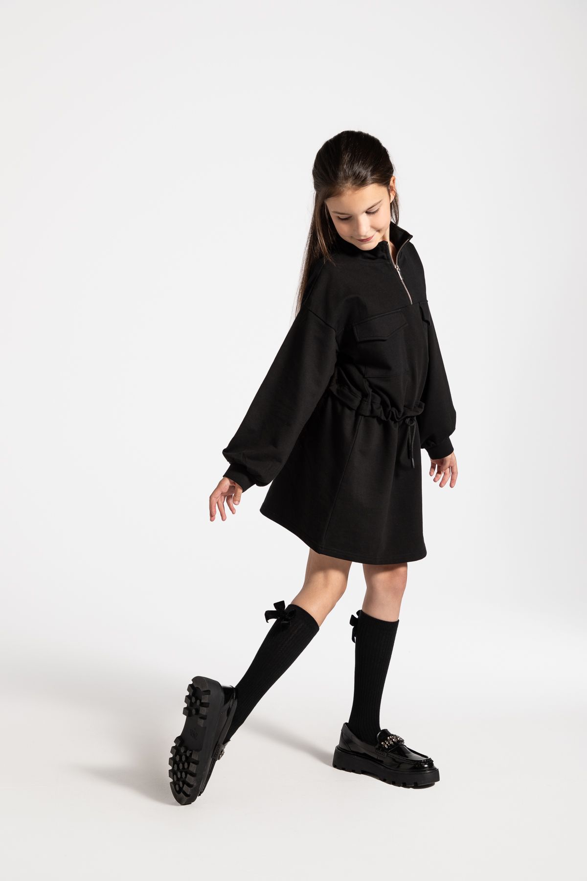 Sukienka dzianinowa czarna z rozpinanym dekoltem - Coccodrillo