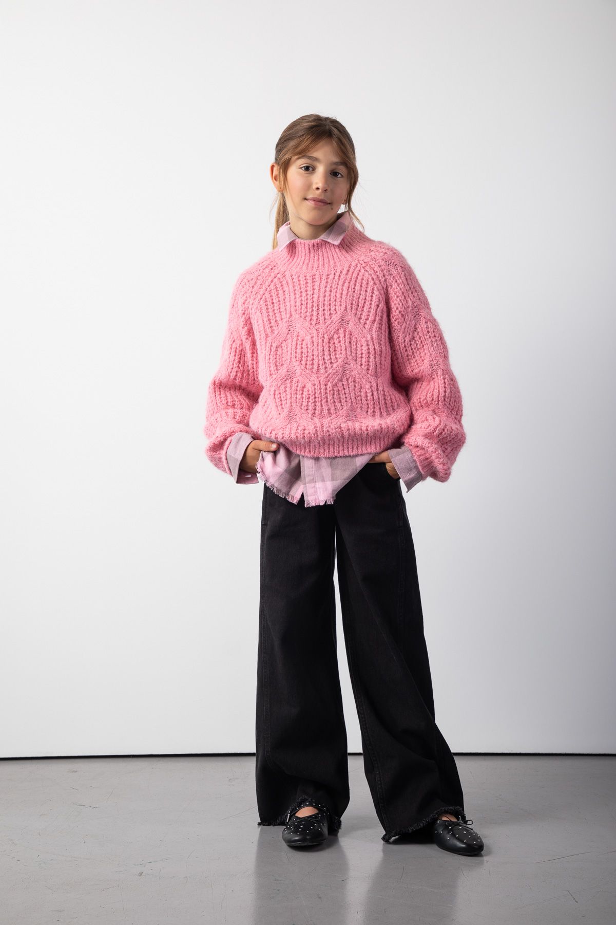 wpeace_0314 Czarna pikowana kurtka z wysokim kołnierzem