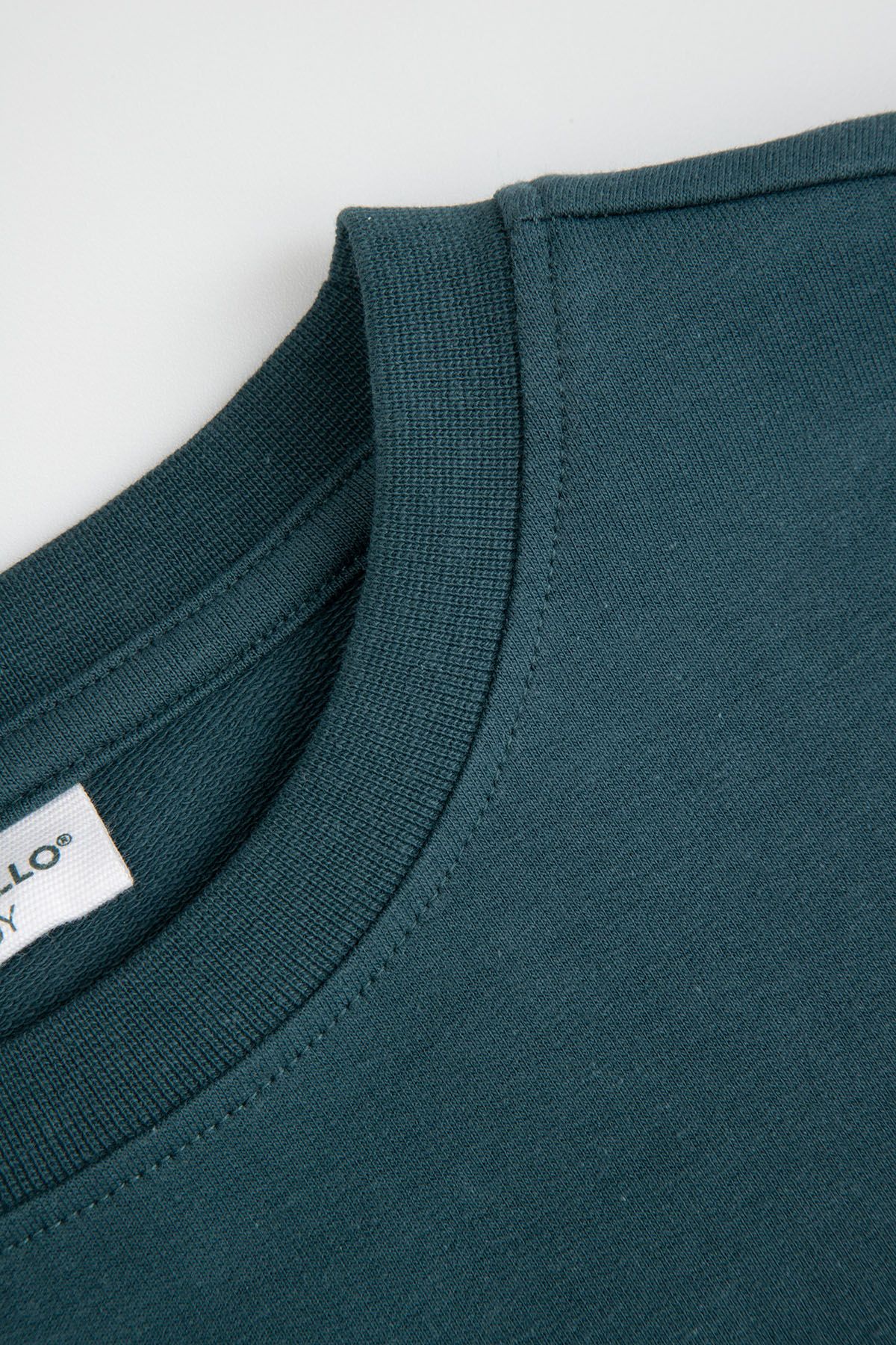 Bluza dresowa zielona z minimalistycznym nadrukiem na