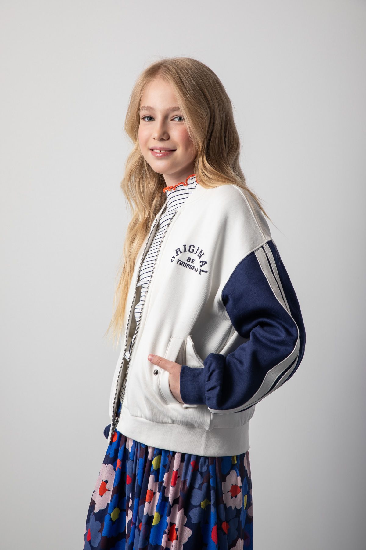 Bluza dresowa bordowa bez kaptura z nadrukiem na przodzie