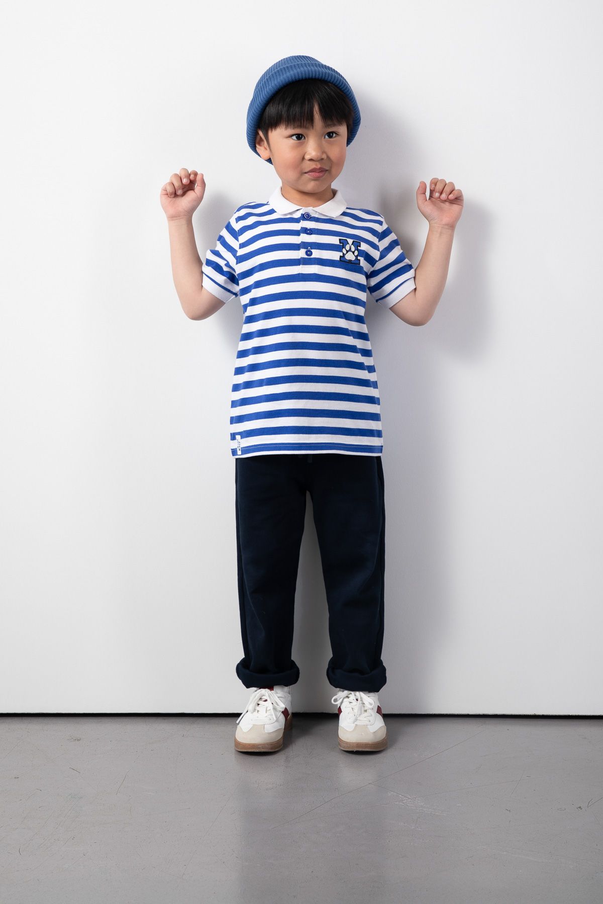 T-shirt z krótkim rękawem kobaltowy w paski z kołnierzykiem typu