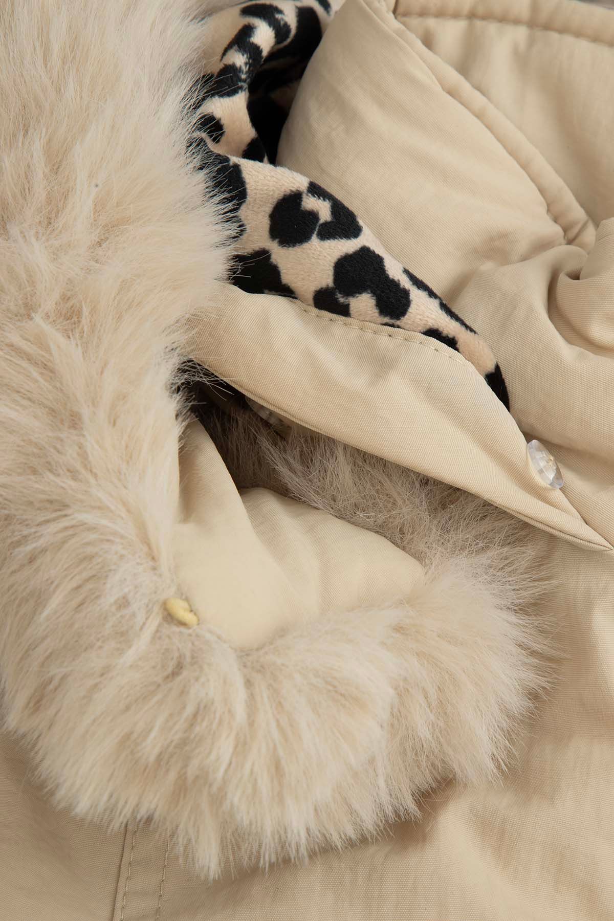 クリュッグ Kurtka zimowa z welurową podszewką beżowa parka z kapturem oraz