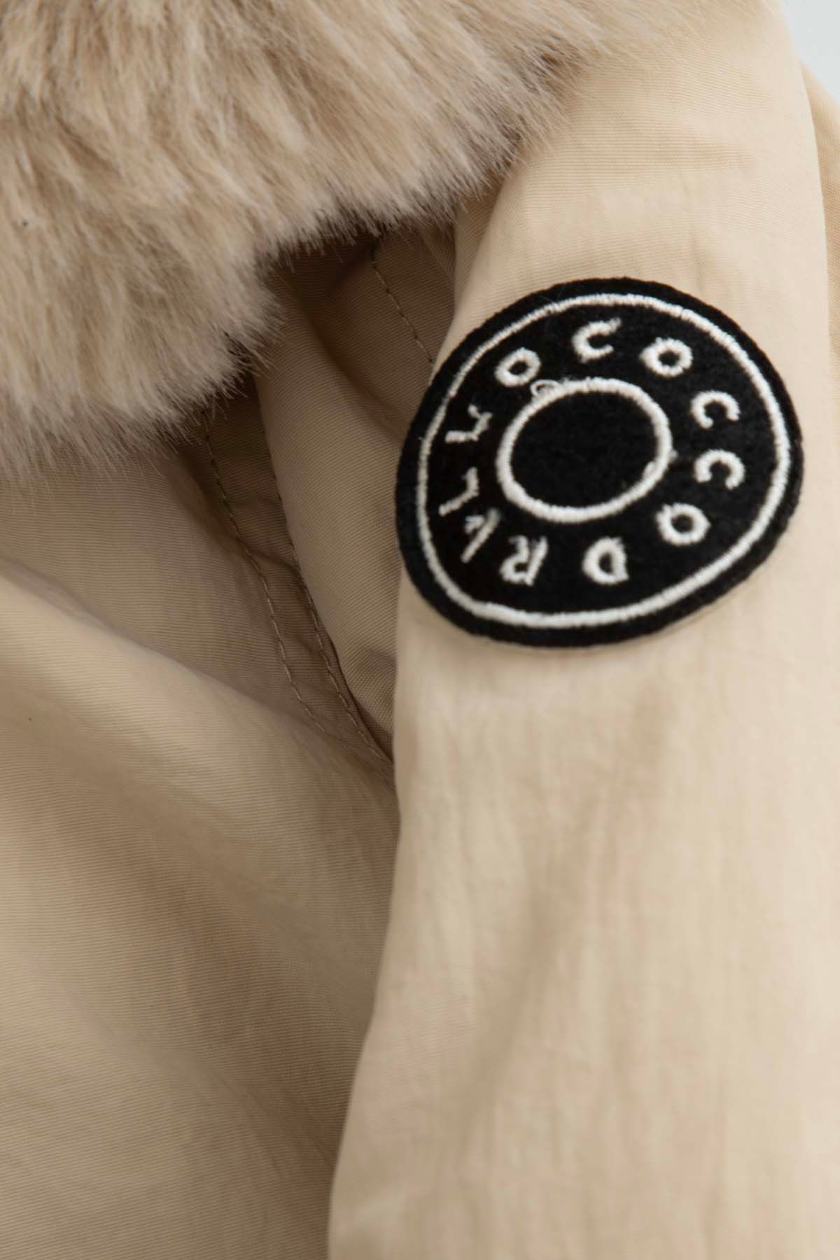 クリュッグ Kurtka zimowa z welurową podszewką beżowa parka z kapturem oraz