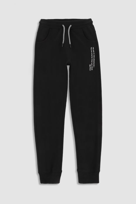 Spodnie dresowe czarne z napisami na nogawce o fasonie REGULAR