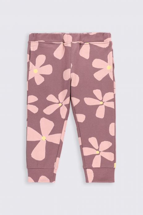 Spodnie dresowe fioletowe z printem w kwiaty o fasonie REGULAR