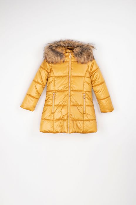 Płaszcz zimowy z kapturem obszytym futrem i polarową podszewką
