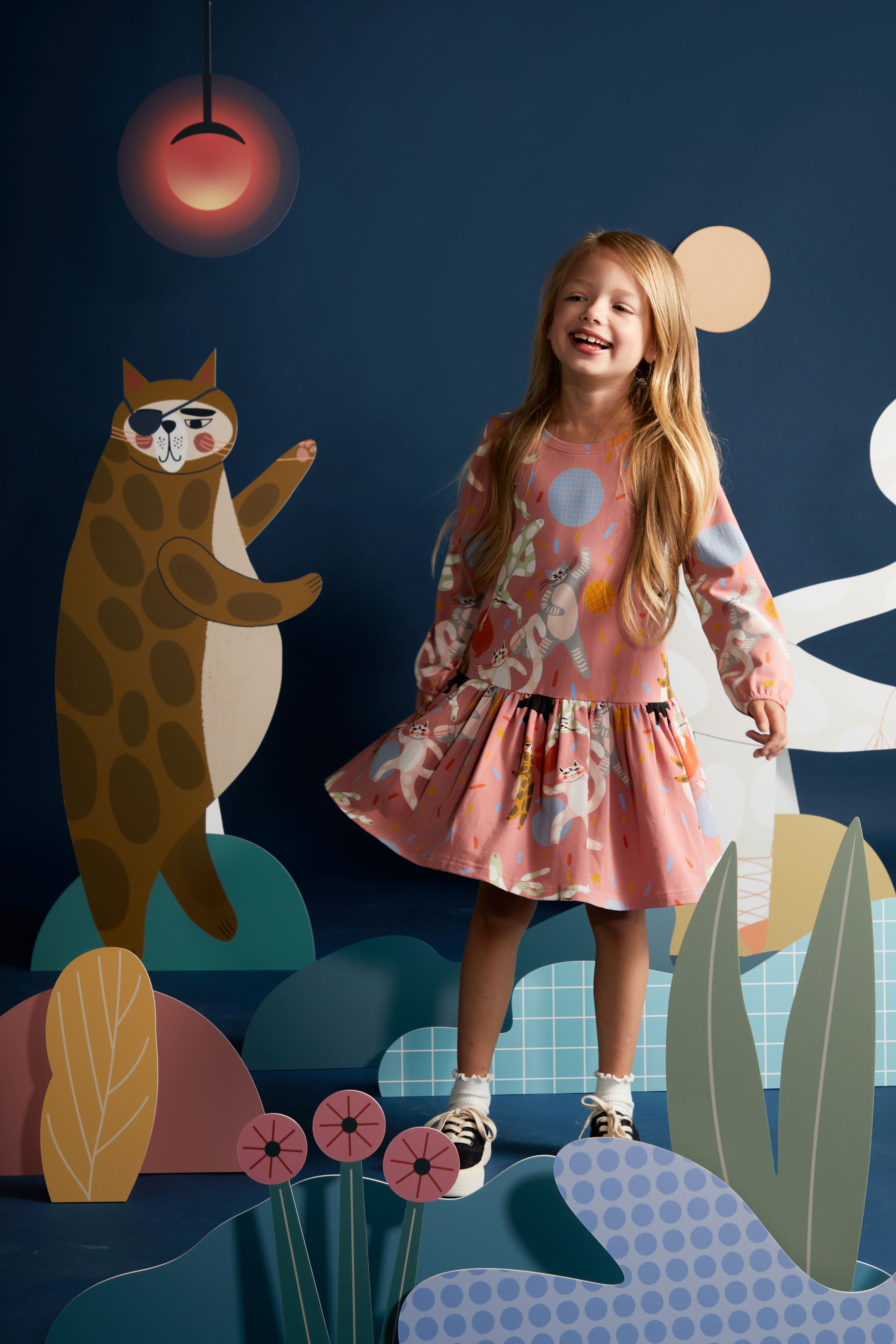 Sukienka dzianinowa wielokolorowa z nadrukiem na całości